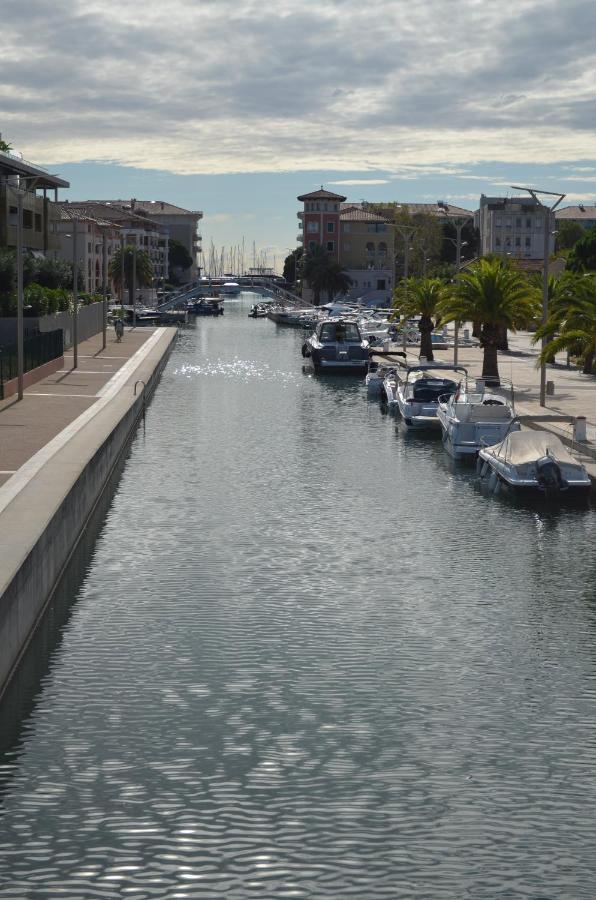 Charmant Appartement A 350M De La Plage Et Du Port Фрежус Екстер'єр фото