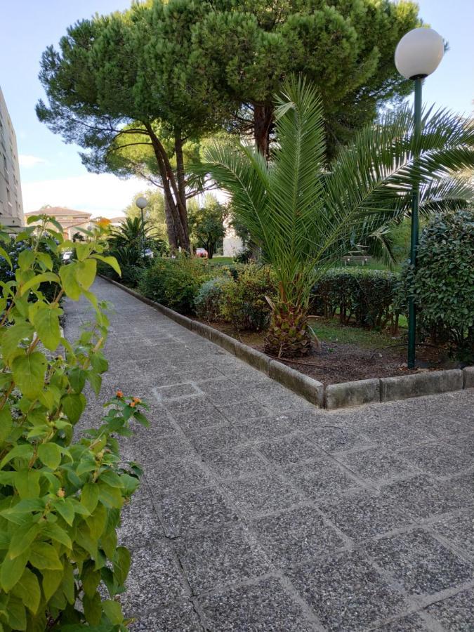 Charmant Appartement A 350M De La Plage Et Du Port Фрежус Екстер'єр фото